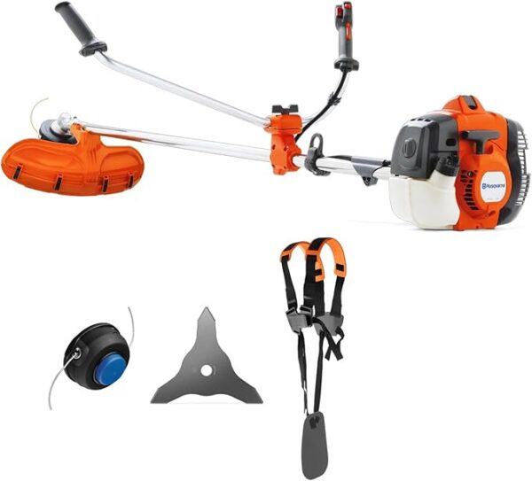 Husqvarna 135R – wykaszarka spalinowa do trawy z silnikiem X-Torq® 21,7 cm³, szerokość cięcia 43 cm. W zestawie nóż do trawy oraz szelki